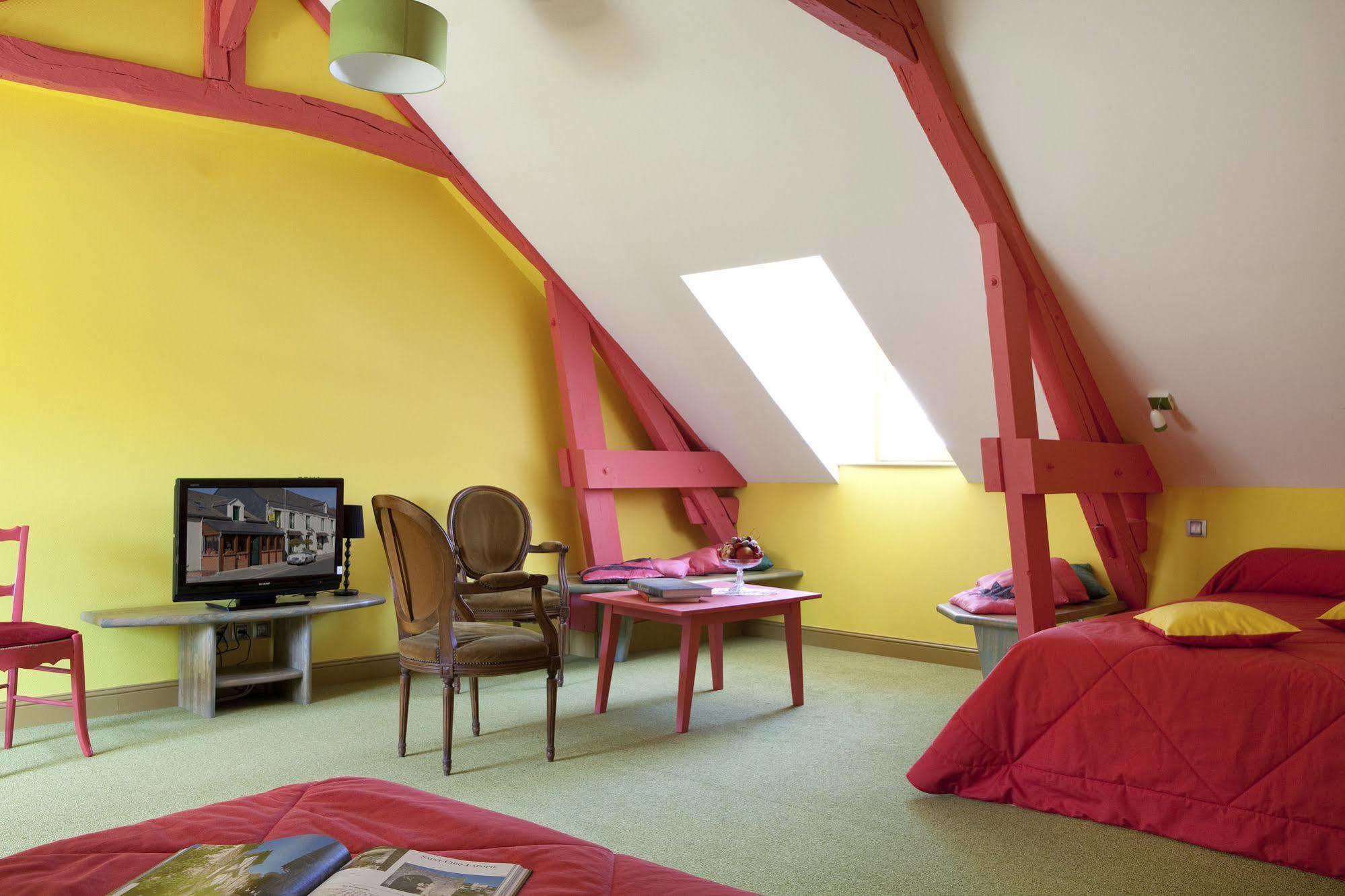 Logis Hotel O En Couleur Oucques-la-Nouvelle Exterior photo