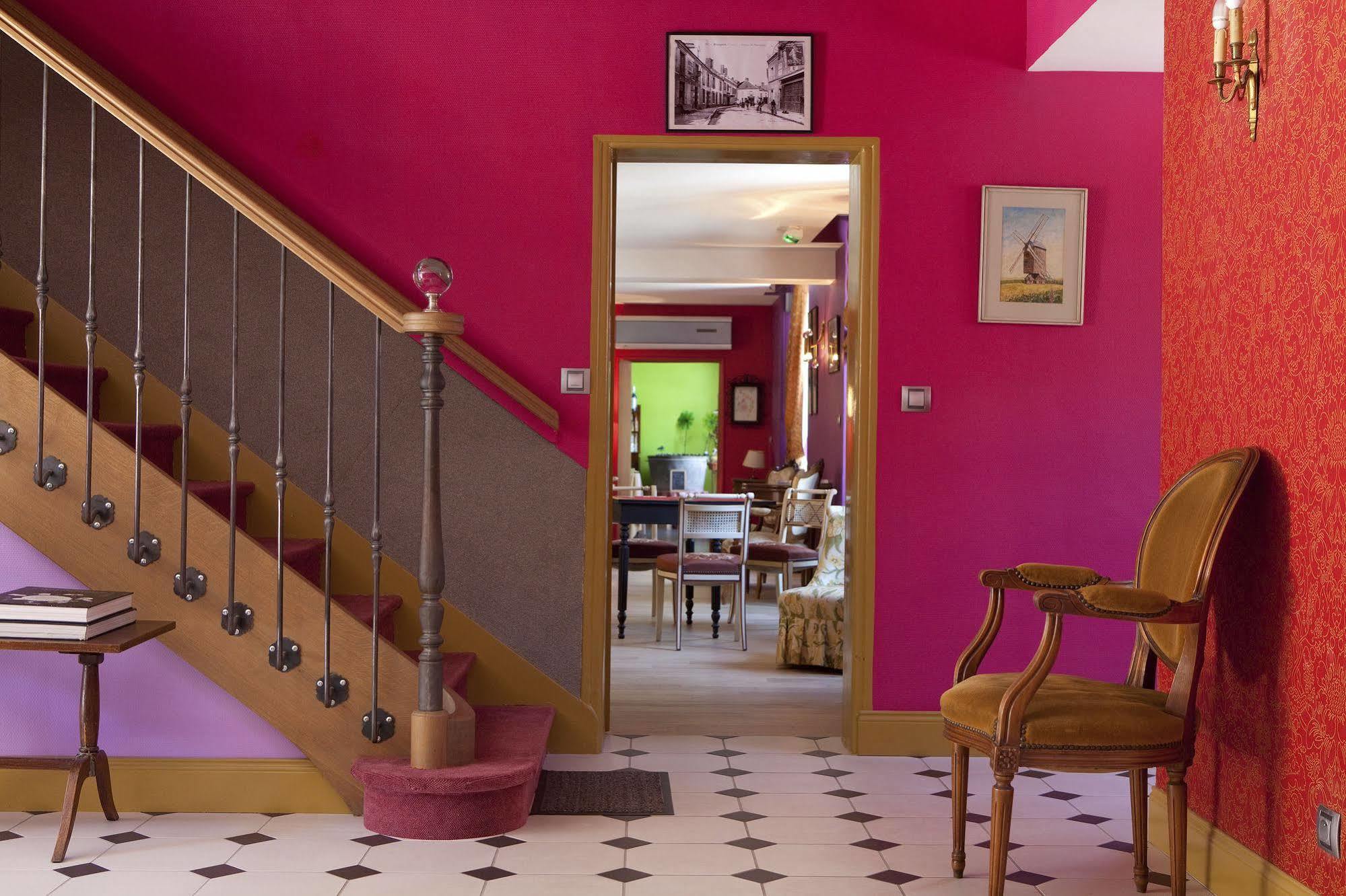 Logis Hotel O En Couleur Oucques-la-Nouvelle Exterior photo